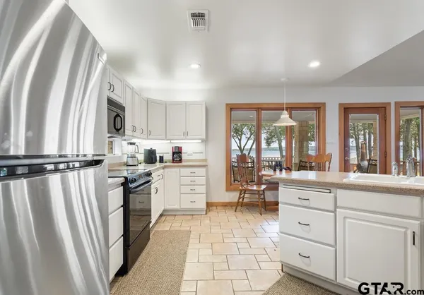 $699,000 | 22780 Diamond Bay Drive, Frankston, TX 75763