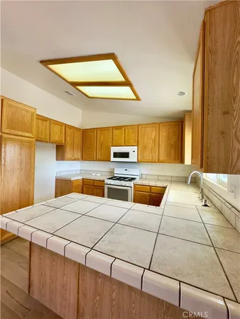$2,245 | 12401 Tesuque Road, Apple Valley, CA 92308