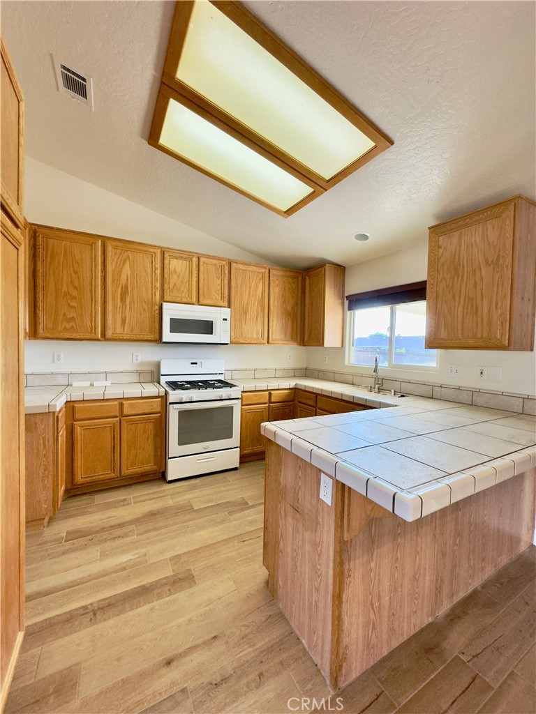 12401 Tesuque Road Apple Valley, CA 92308 - Photo 6 of 21