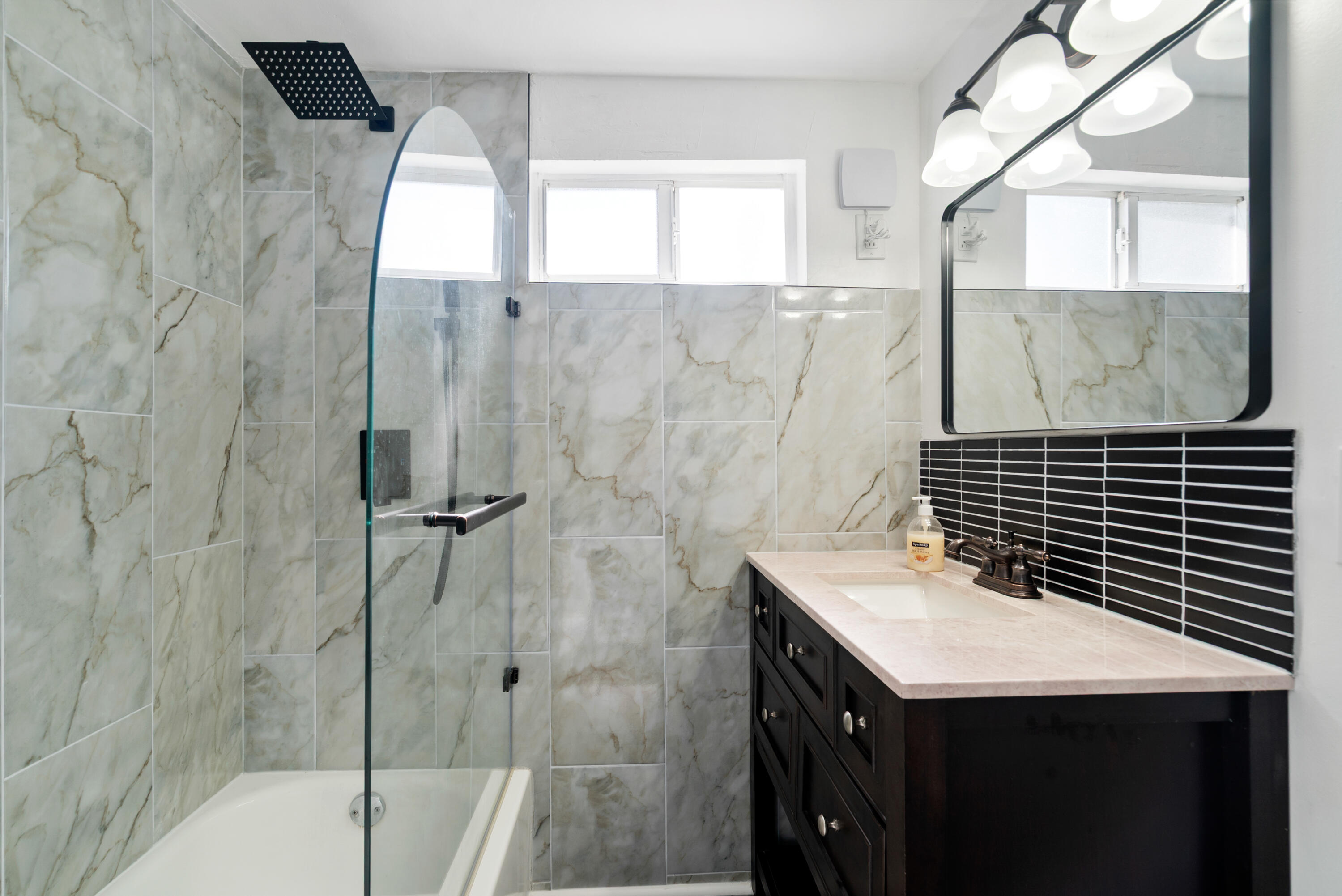 271 Ryan Avenue Key Largo, FL 33037 - Photo 9 of 22 Tub Shower