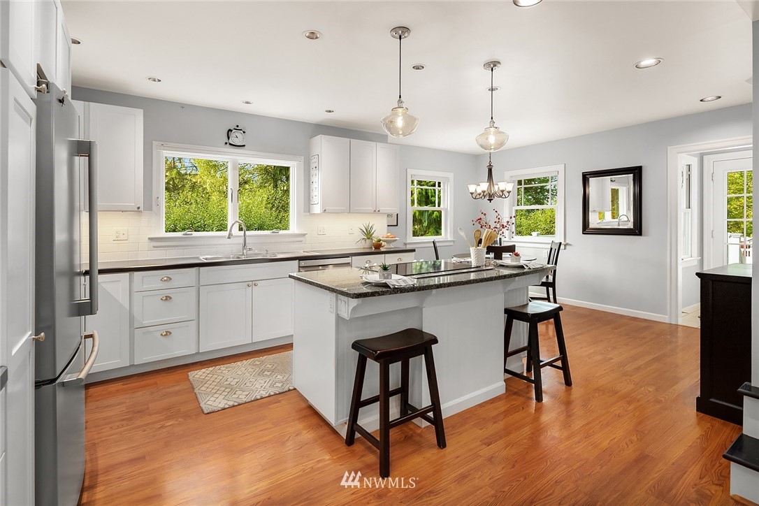 17929 Southeast May Valley Road Renton, WA 98059 - Photo 11 of 38