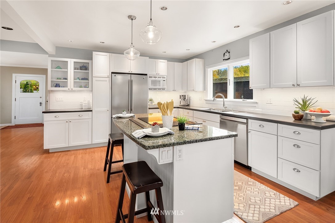 17929 Southeast May Valley Road Renton, WA 98059 - Photo 13 of 38
