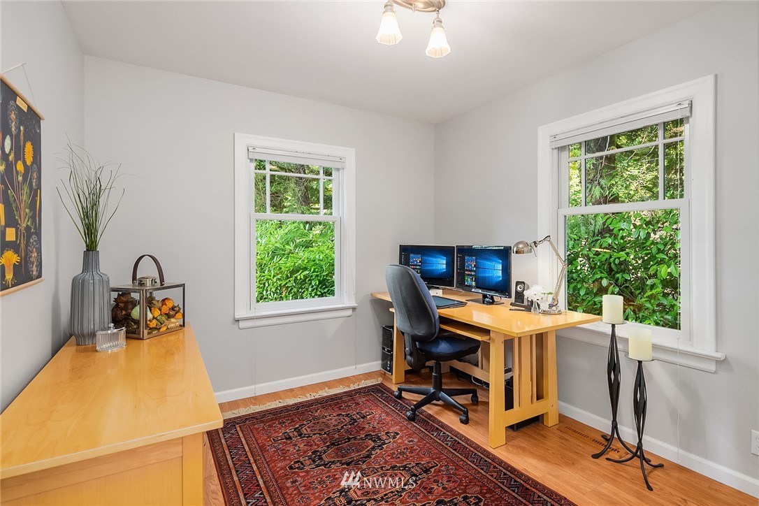 17929 Southeast May Valley Road Renton, WA 98059 - Photo 16 of 38