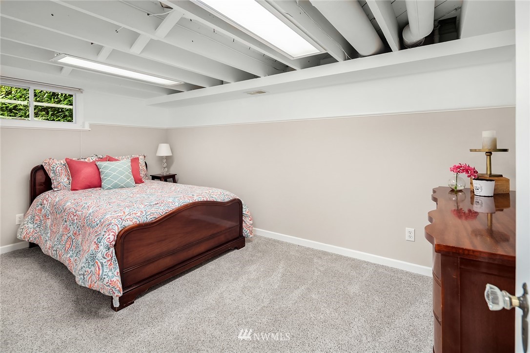 17929 Southeast May Valley Road Renton, WA 98059 - Photo 23 of 38