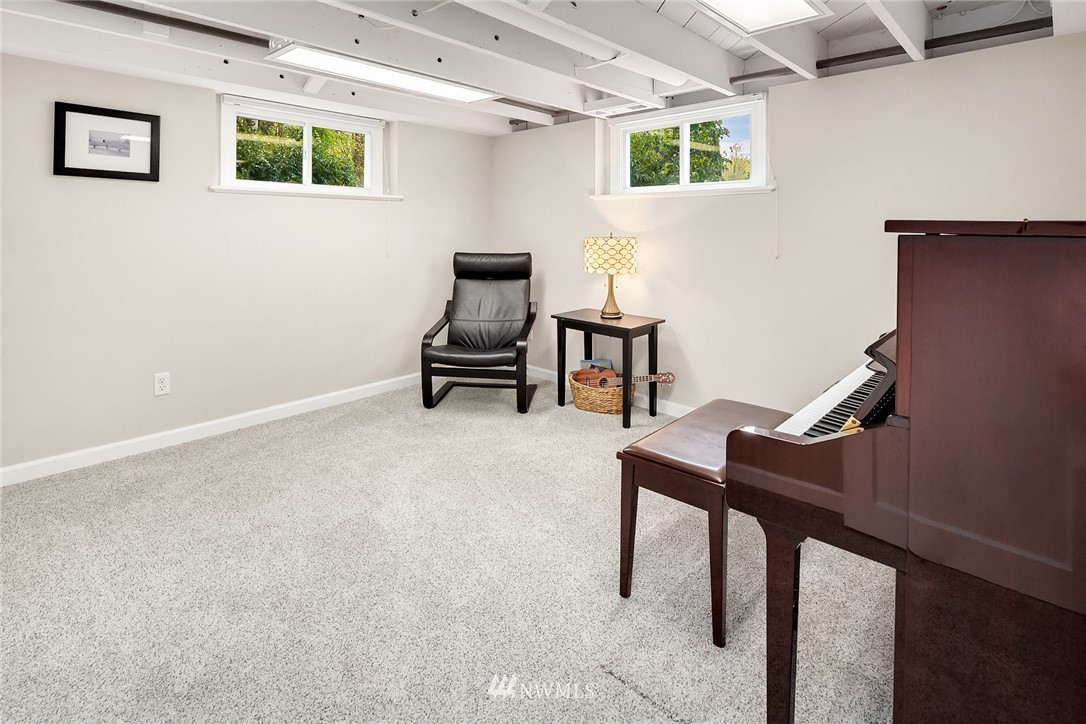 17929 Southeast May Valley Road Renton, WA 98059 - Photo 25 of 38