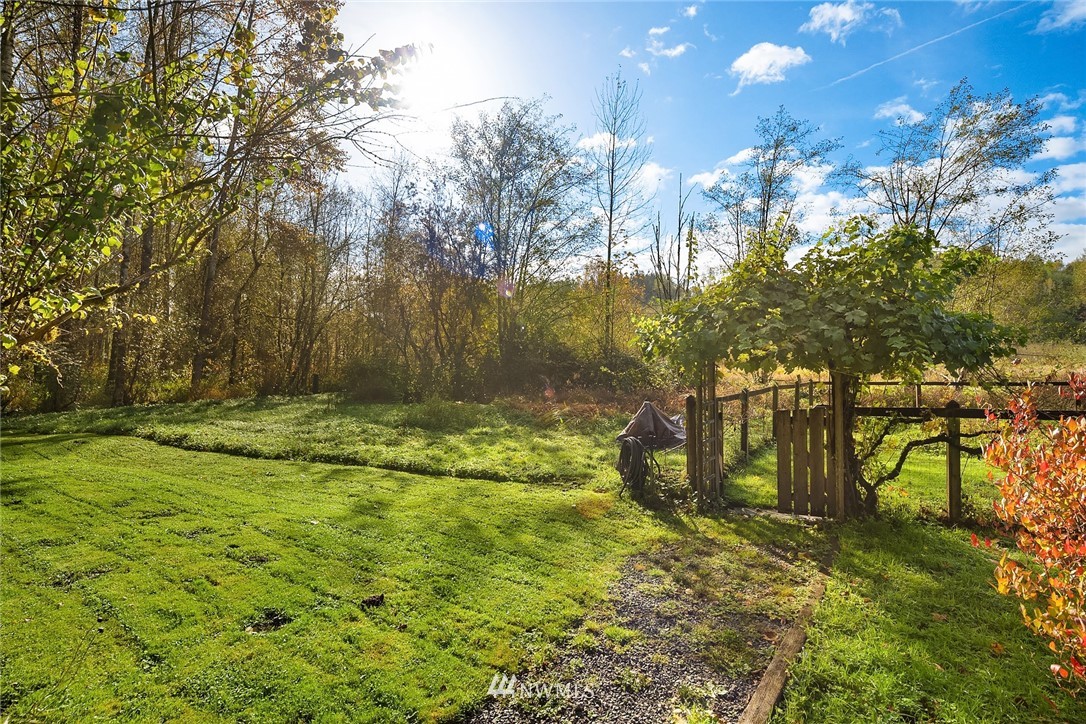 17929 Southeast May Valley Road Renton, WA 98059 - Photo 35 of 38