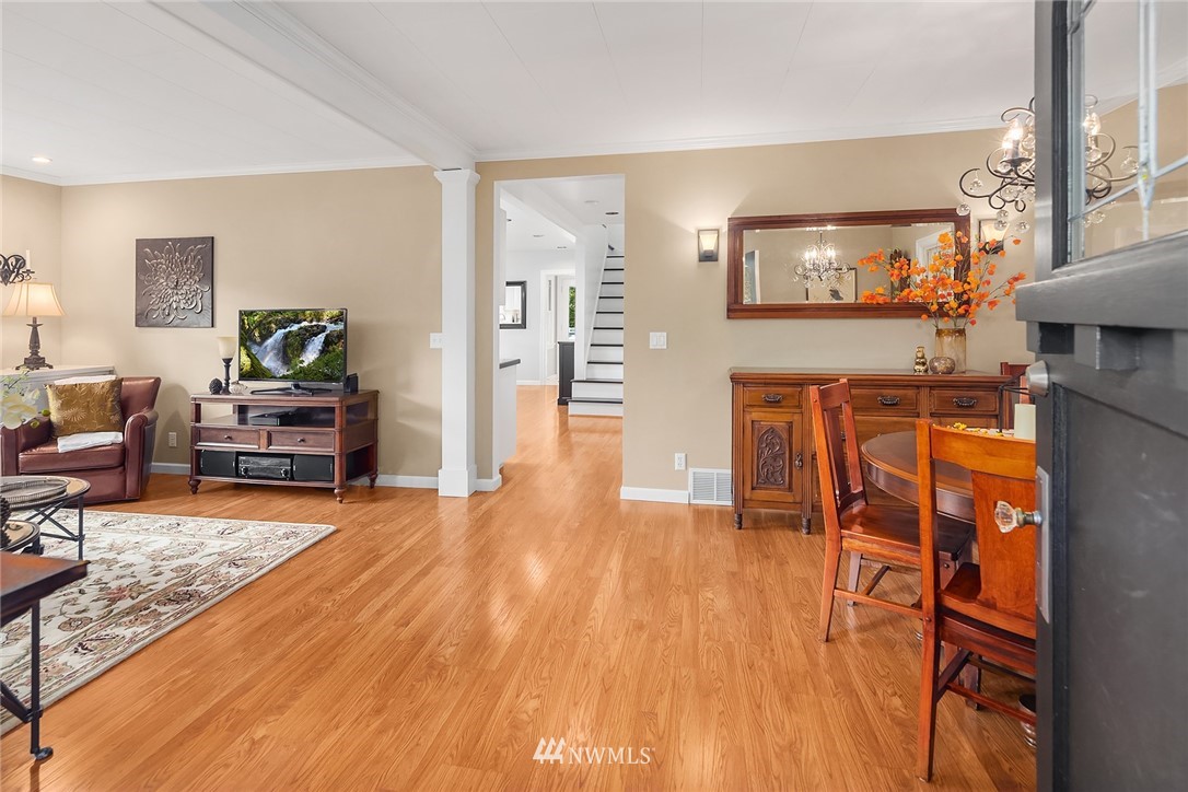 17929 Southeast May Valley Road Renton, WA 98059 - Photo 6 of 38