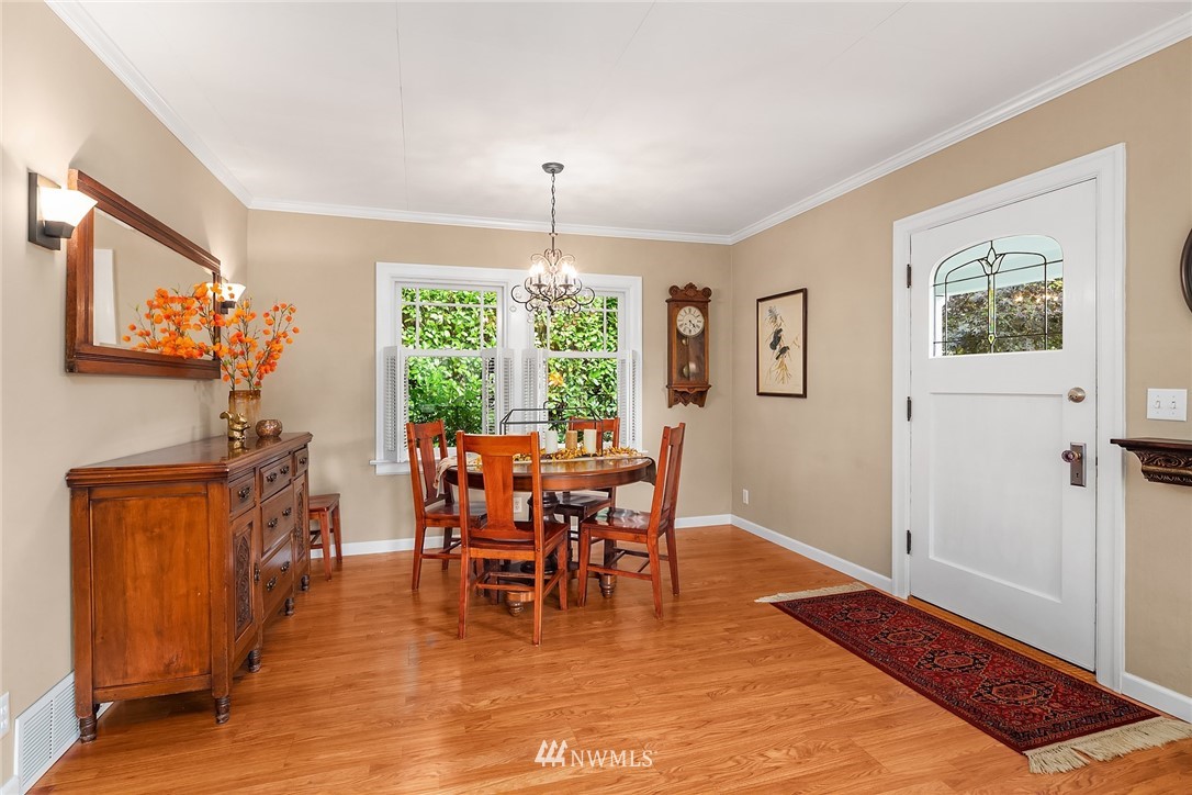 17929 Southeast May Valley Road Renton, WA 98059 - Photo 7 of 38