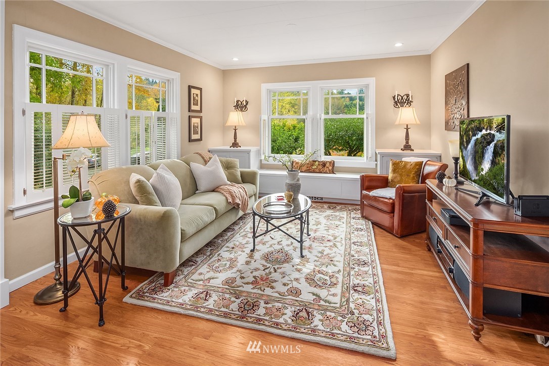 17929 Southeast May Valley Road Renton, WA 98059 - Photo 8 of 38