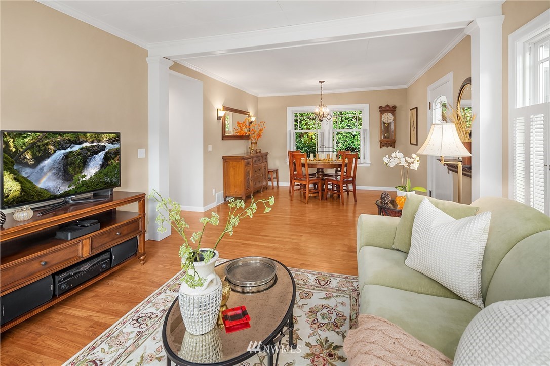 17929 Southeast May Valley Road Renton, WA 98059 - Photo 10 of 38