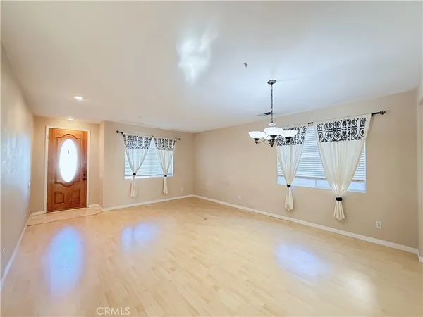 $3,600 | 5793 Oakdale Lane, Fontana, CA 92336