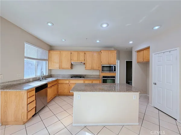 $3,600 | 5793 Oakdale Lane, Fontana, CA 92336