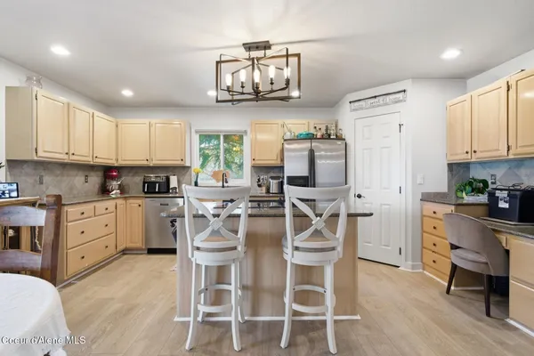 $785,000 | 611 Ponder Point Drive, Sandpoint, ID 83864