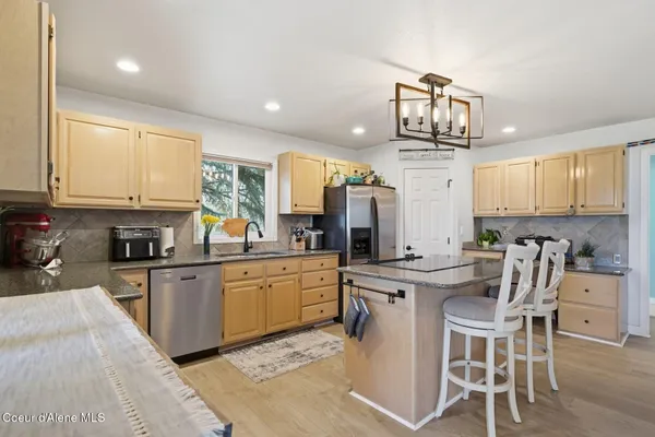 $785,000 | 611 Ponder Point Drive, Sandpoint, ID 83864