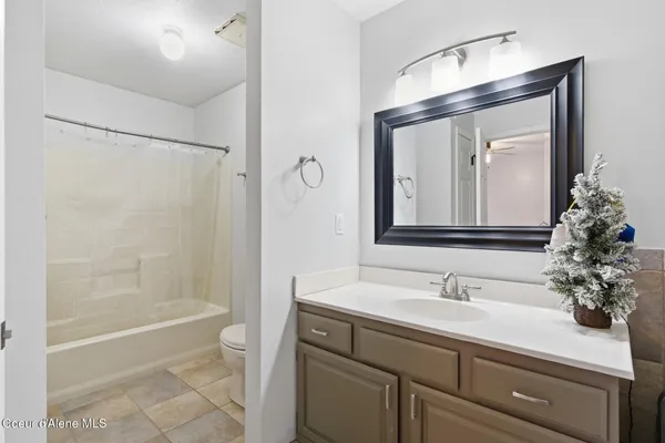 $785,000 | 611 Ponder Point Drive, Sandpoint, ID 83864