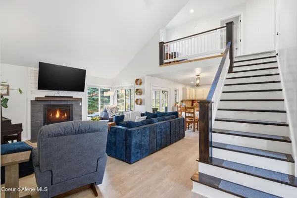 $785,000 | 611 Ponder Point Drive, Sandpoint, ID 83864