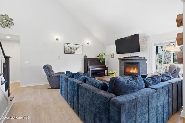 $785,000 | 611 Ponder Point Drive, Sandpoint, ID 83864