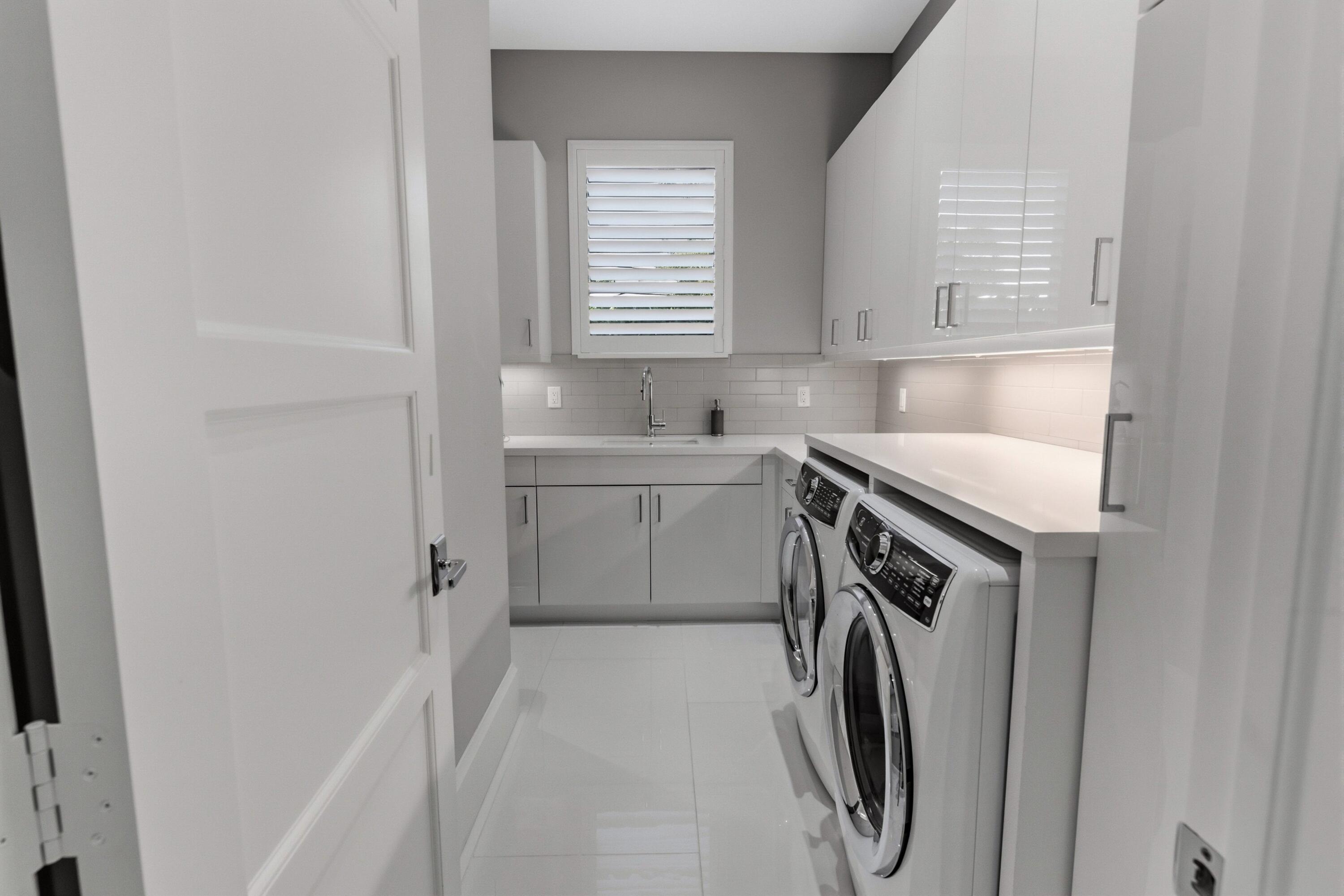 17661 Scarsdale Way Boca Raton, FL 33496 - Photo 52 of 121 laundry room