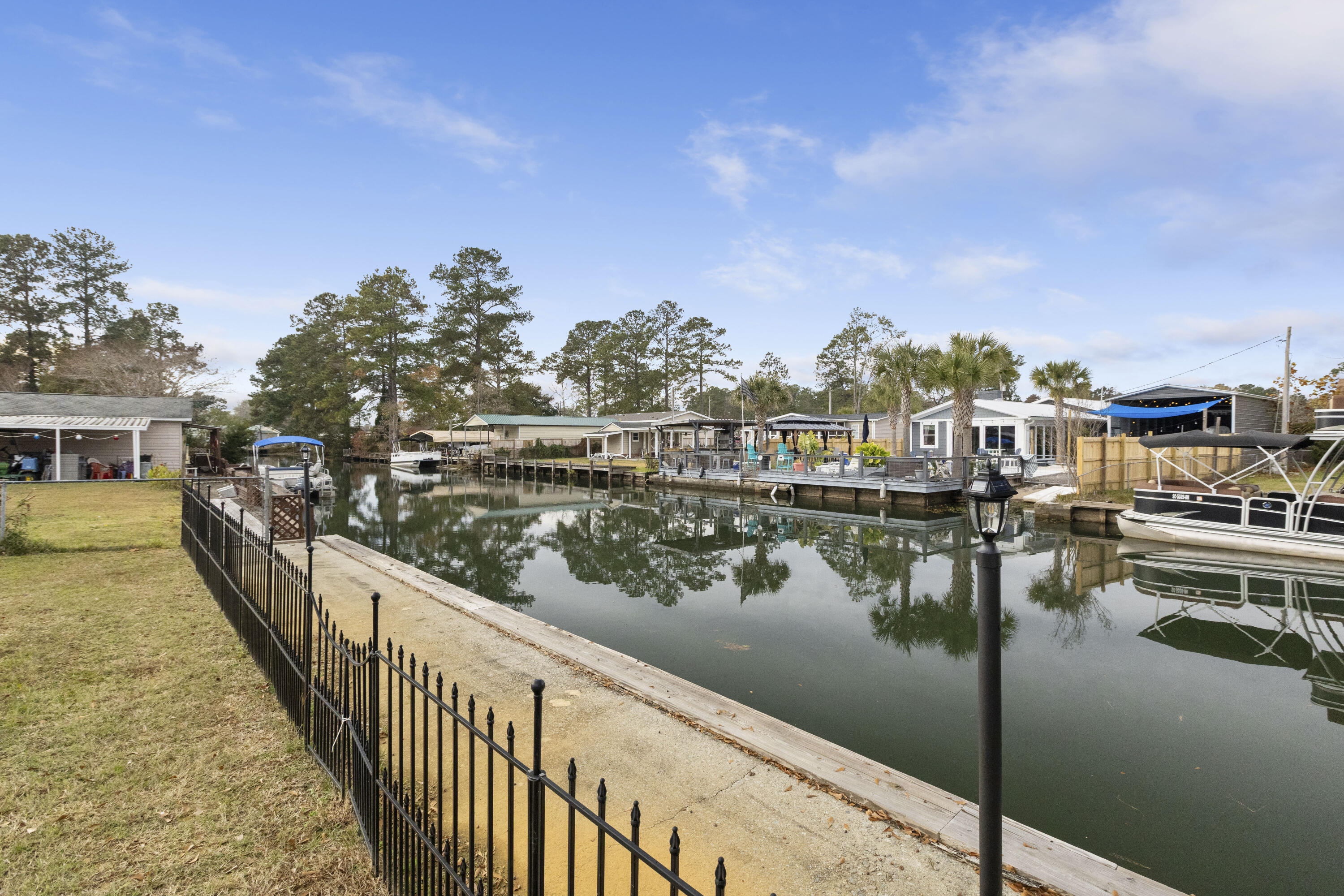 402ChippendaleLn-CasaVerdeMediaLLC43