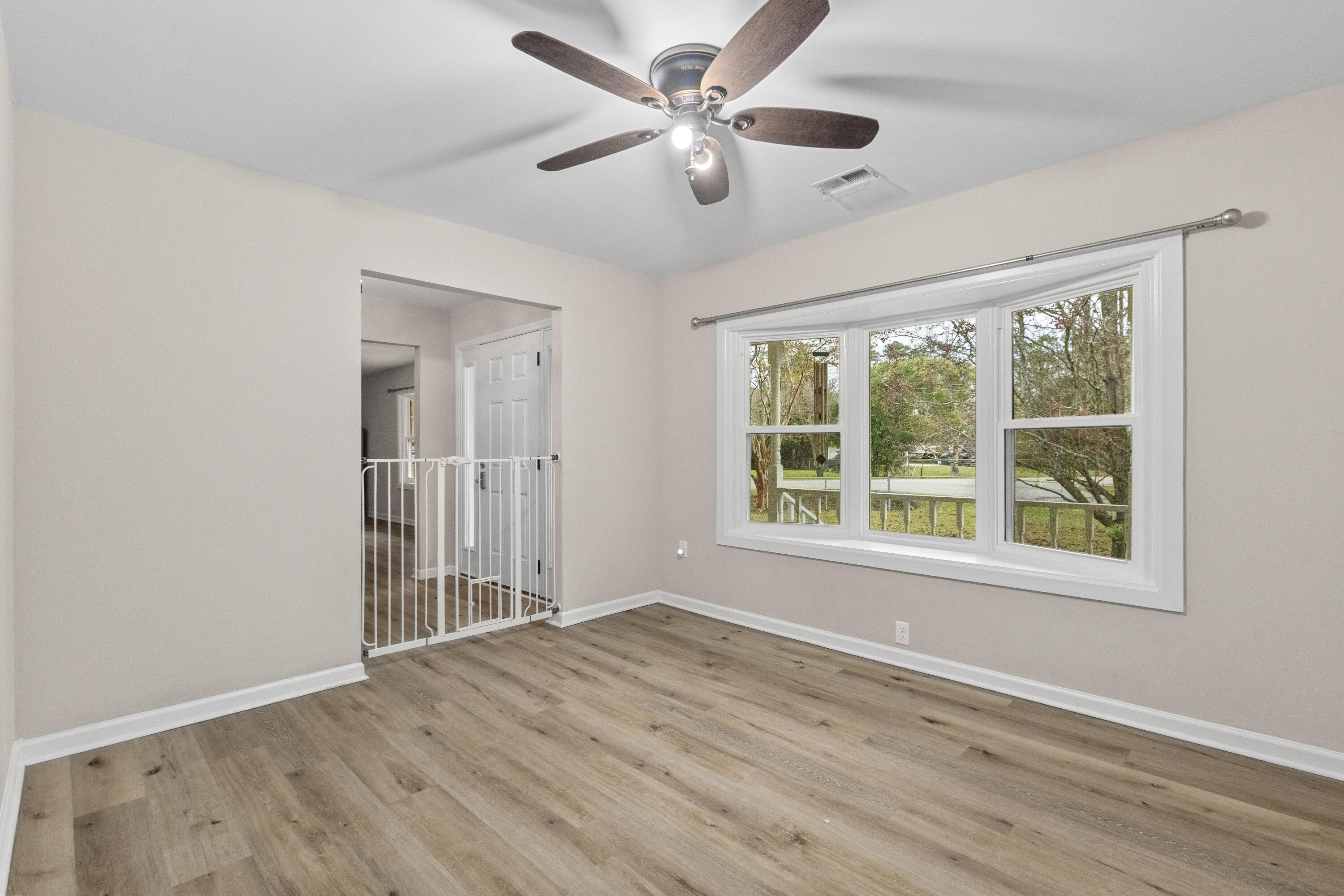 402 Chippendale Lane Bonneau, SC 29431 - Photo 12 of 62 402ChippendaleLn-CasaVerdeMediaLLC10