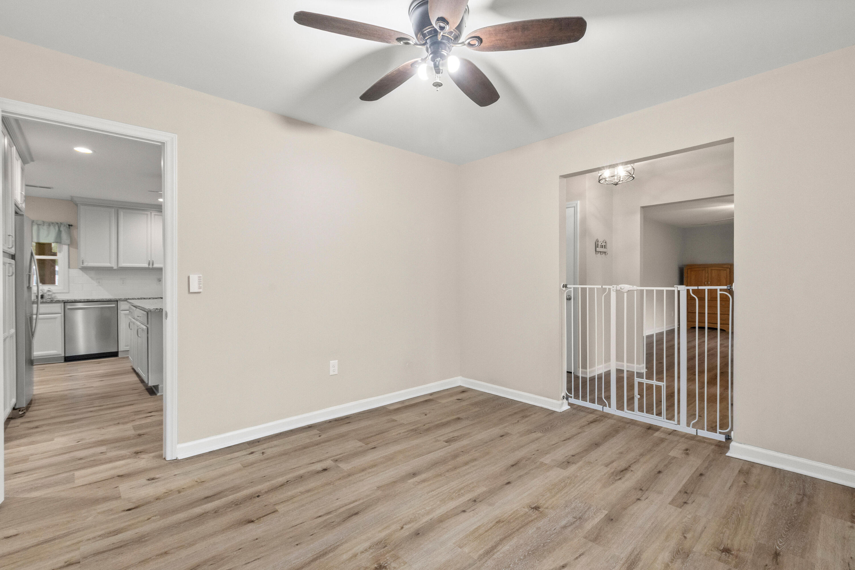 402 Chippendale Lane Bonneau, SC 29431 - Photo 14 of 62 402ChippendaleLn-CasaVerdeMediaLLC11