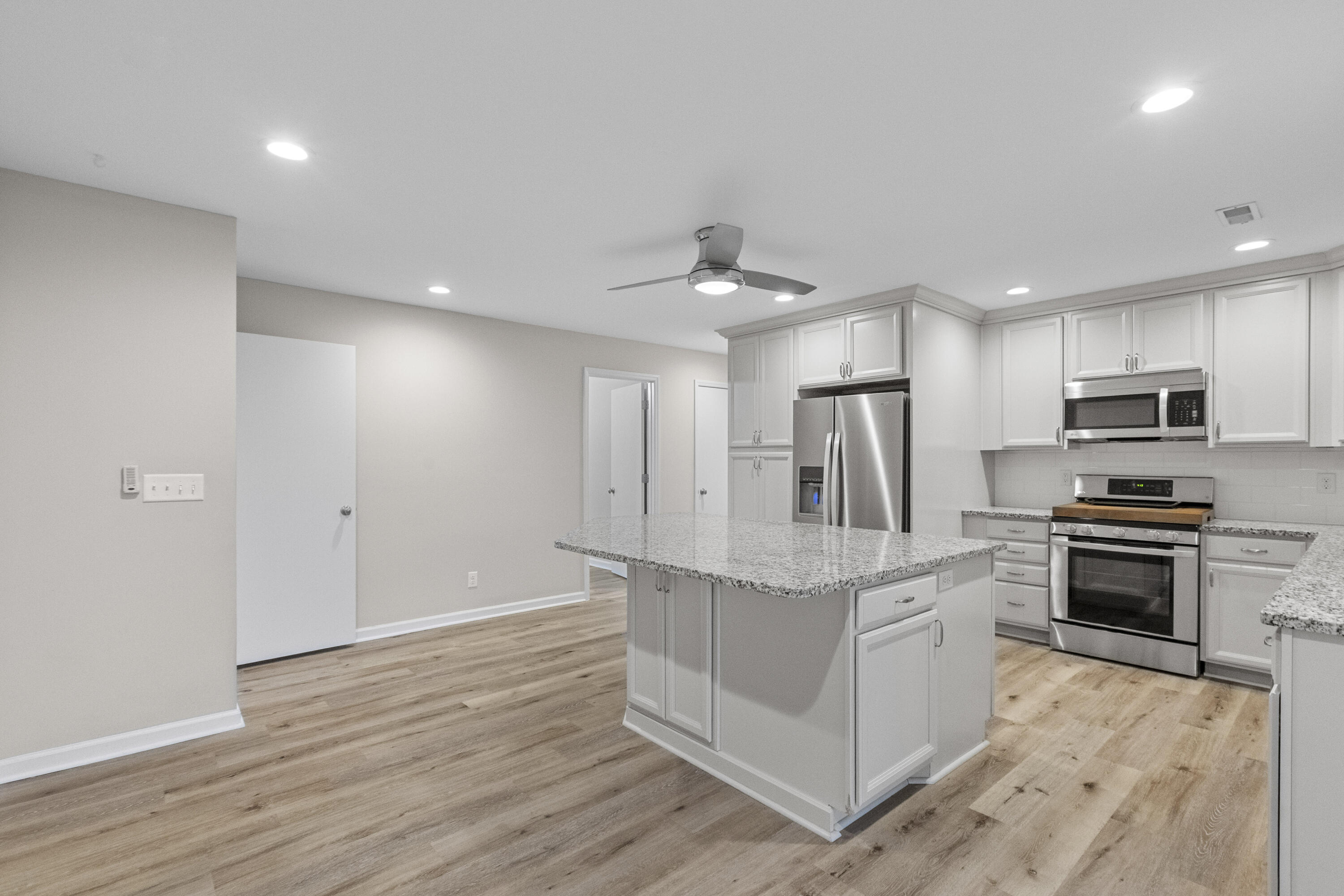 402 Chippendale Lane Bonneau, SC 29431 - Photo 15 of 62 402ChippendaleLn-CasaVerdeMediaLLC12