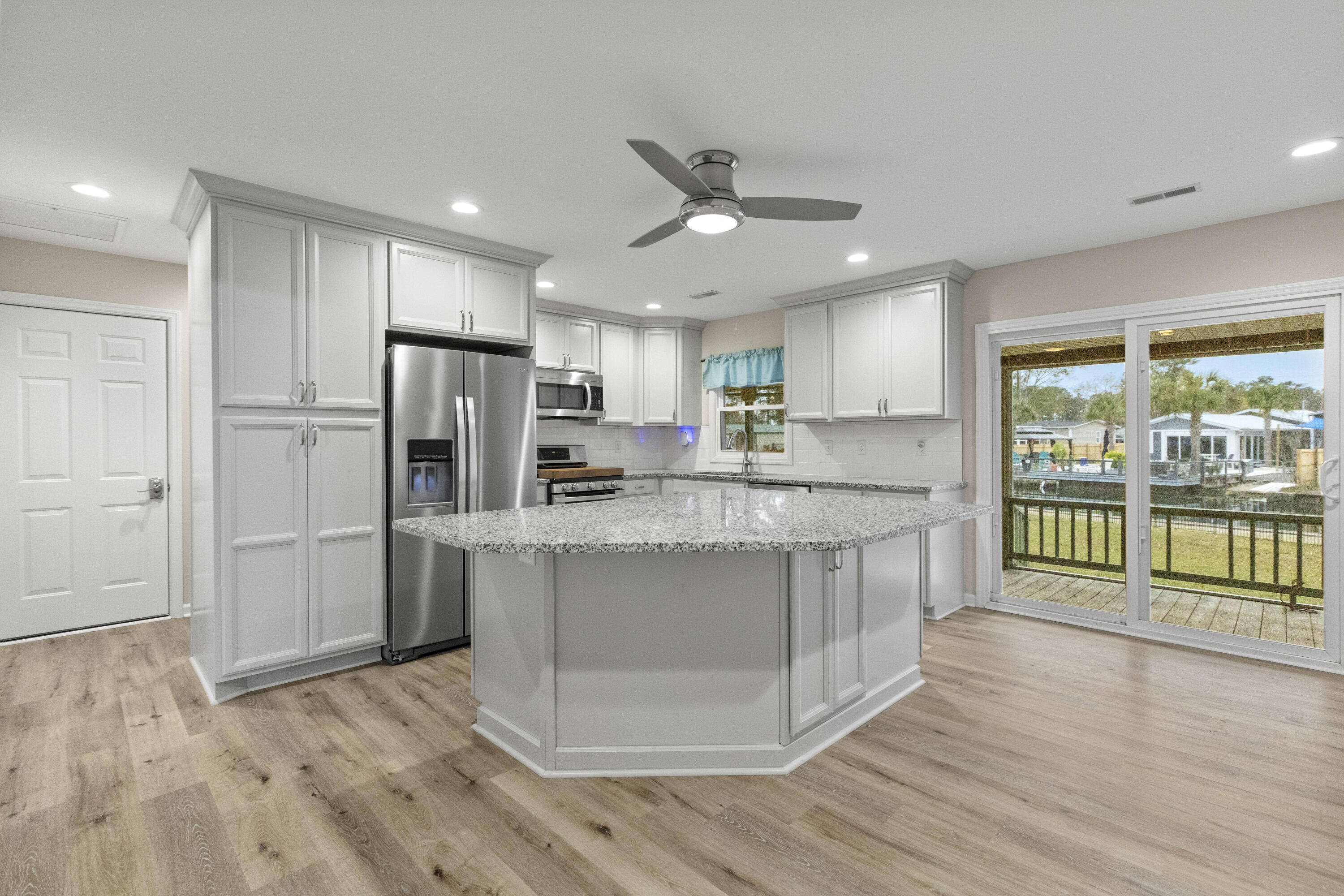 402 Chippendale Lane Bonneau, SC 29431 - Photo 18 of 62 402ChippendaleLn-CasaVerdeMediaLLC14