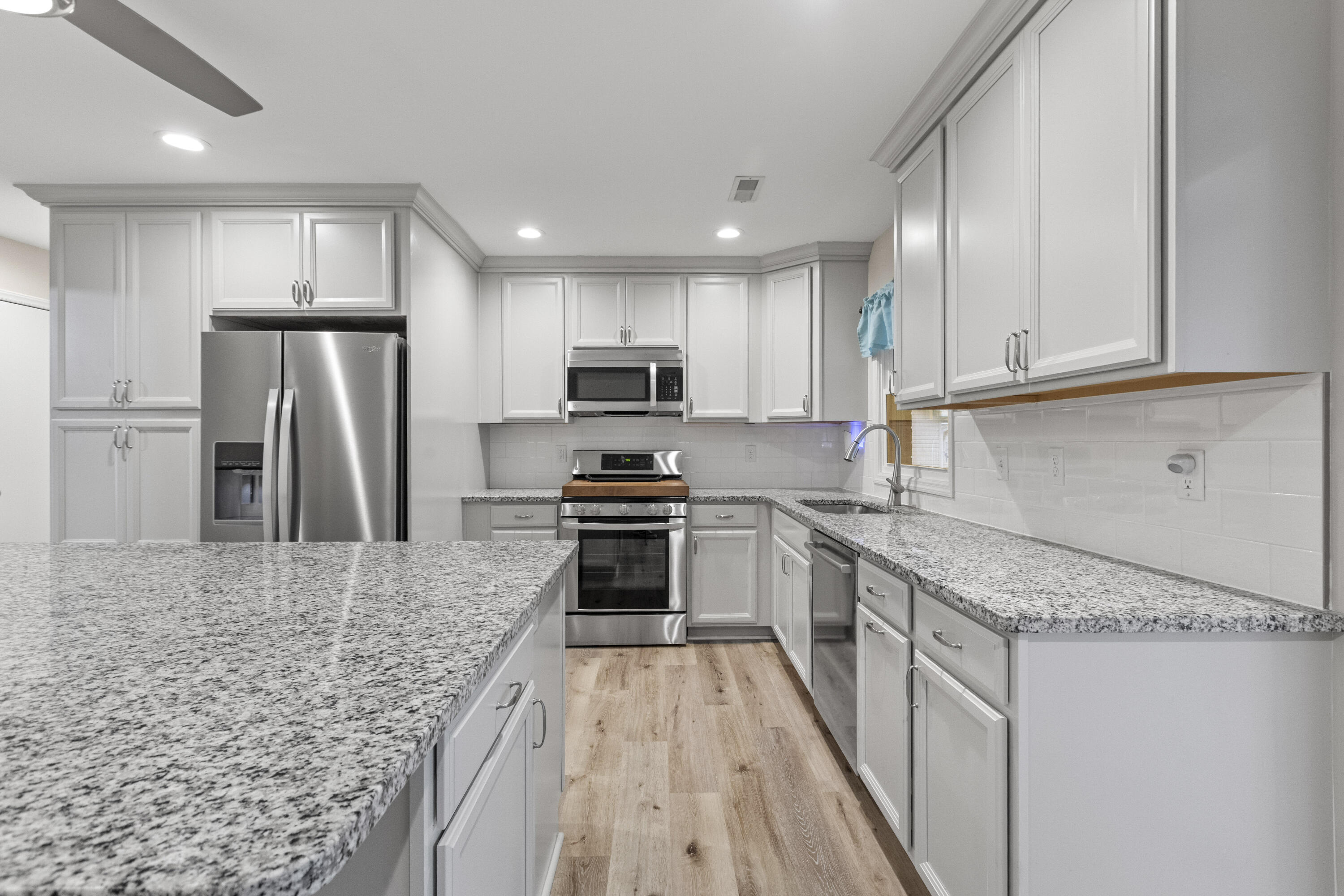 402 Chippendale Lane Bonneau, SC 29431 - Photo 20 of 62 402ChippendaleLn-CasaVerdeMediaLLC16