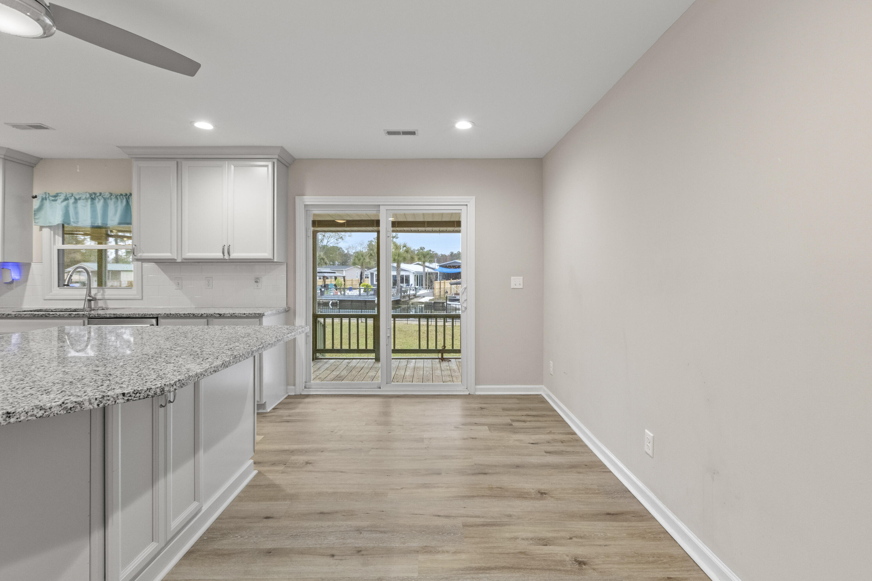 402 Chippendale Lane Bonneau, SC 29431 - Photo 24 of 62 402ChippendaleLn-CasaVerdeMediaLLC20