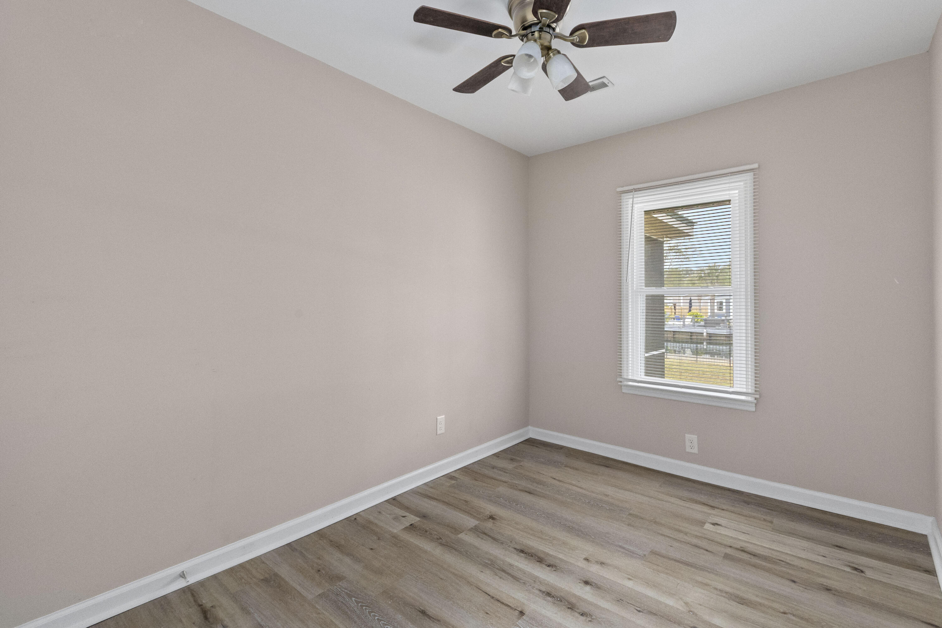 402 Chippendale Lane Bonneau, SC 29431 - Photo 26 of 62 402ChippendaleLn-CasaVerdeMediaLLC21