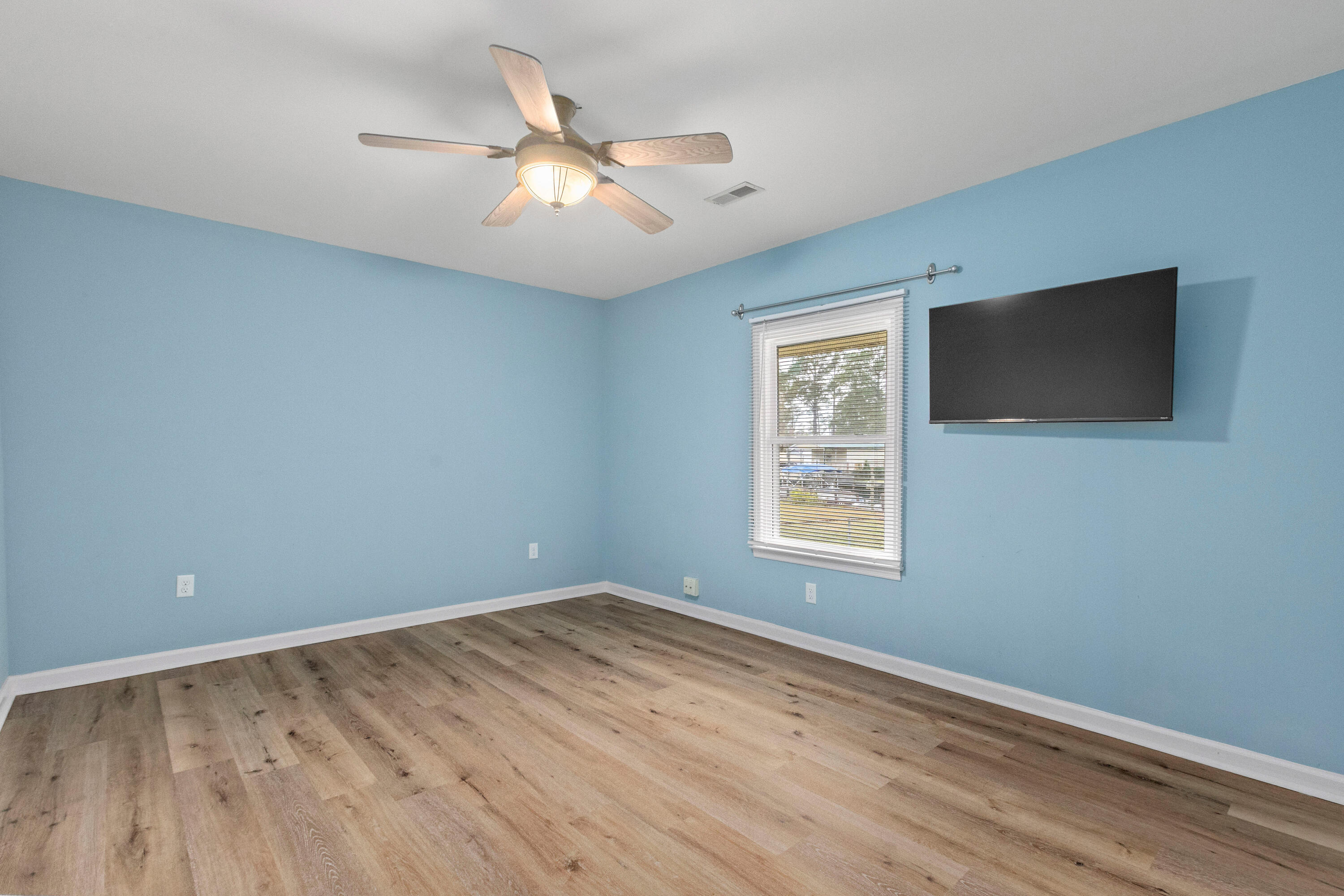 402 Chippendale Lane Bonneau, SC 29431 - Photo 33 of 62 402ChippendaleLn-CasaVerdeMediaLLC28