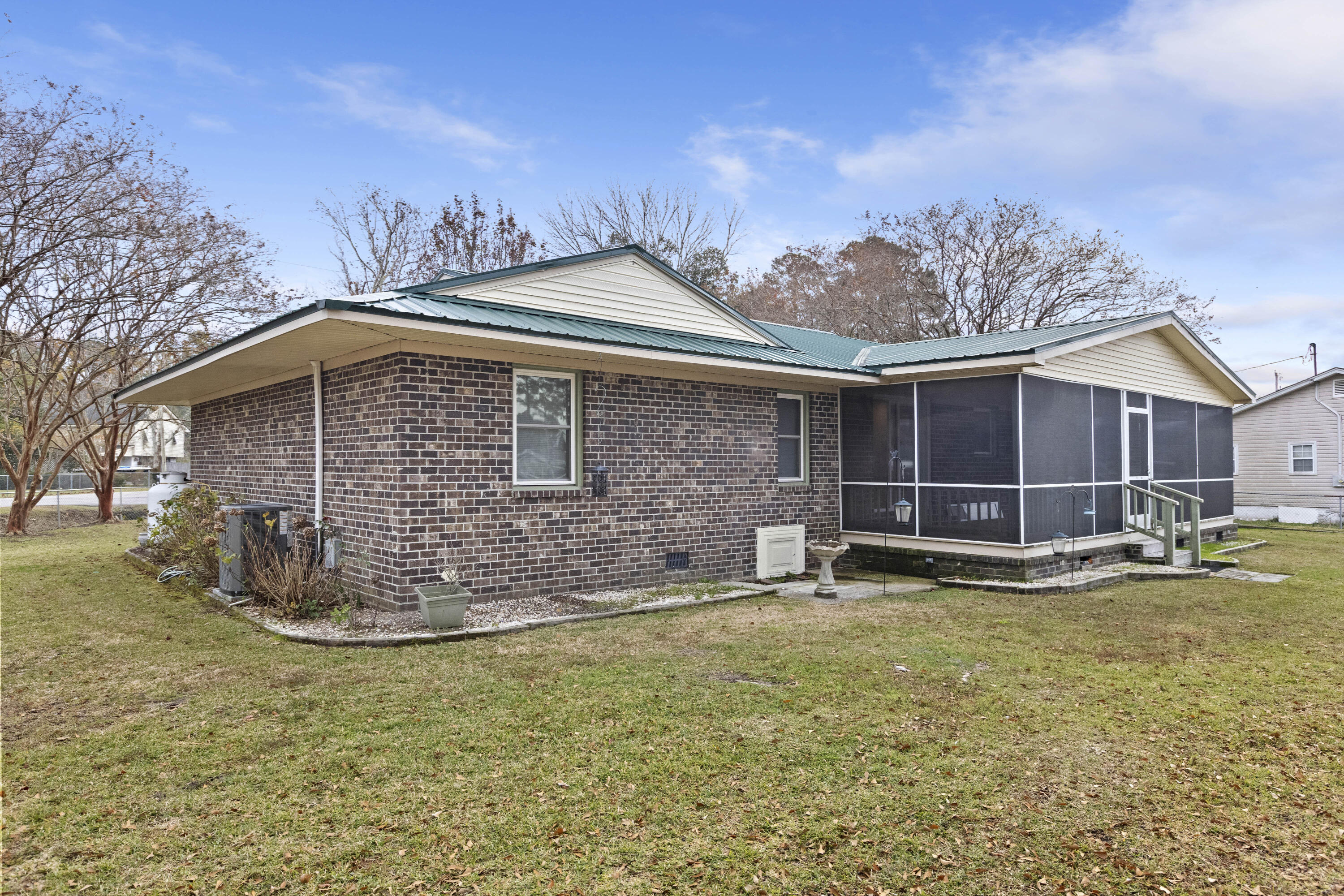 402 Chippendale Lane Bonneau, SC 29431 - Photo 46 of 62 402ChippendaleLn-CasaVerdeMediaLLC39