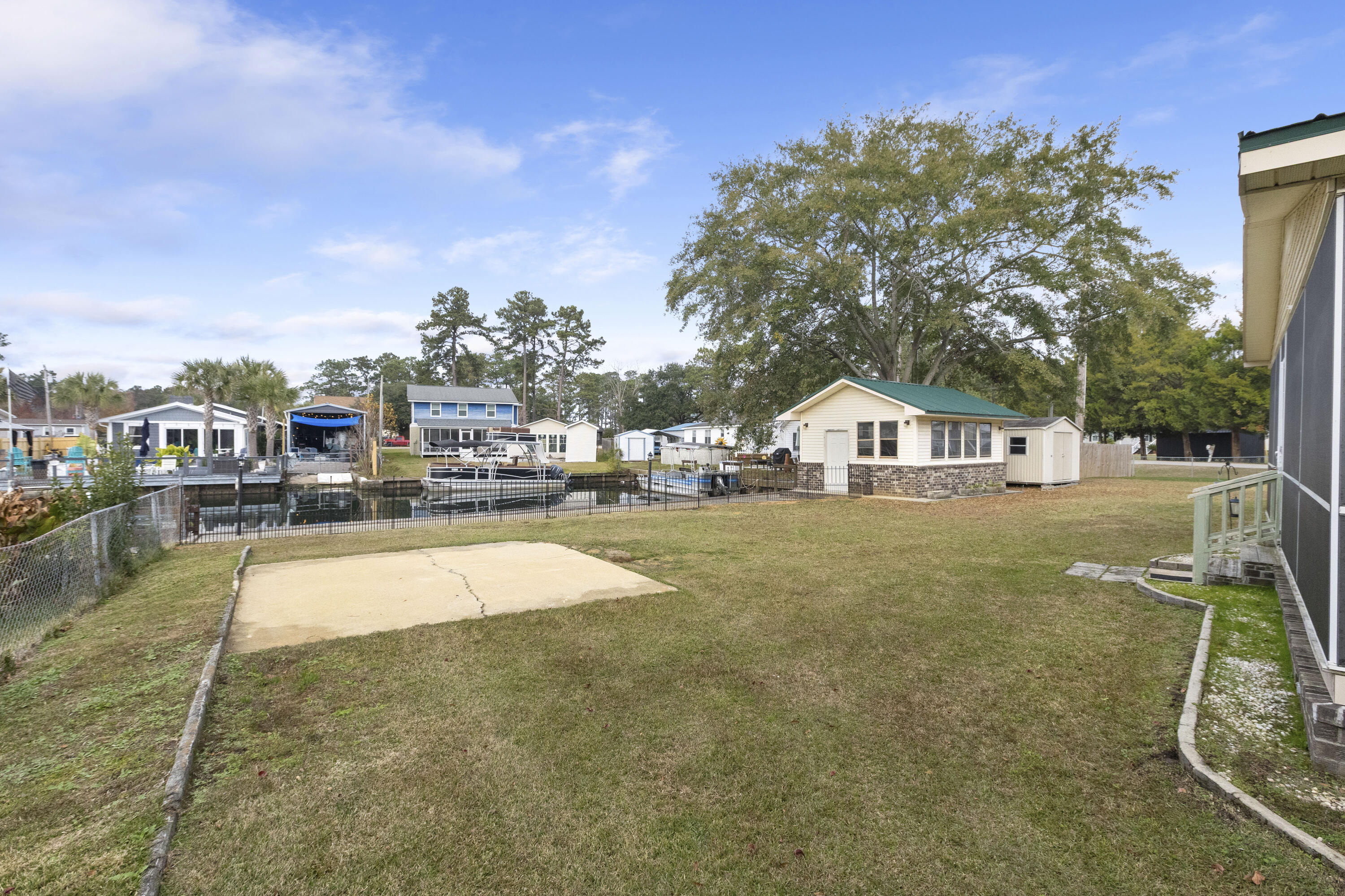 402 Chippendale Lane Bonneau, SC 29431 - Photo 49 of 62 402ChippendaleLn-CasaVerdeMediaLLC42