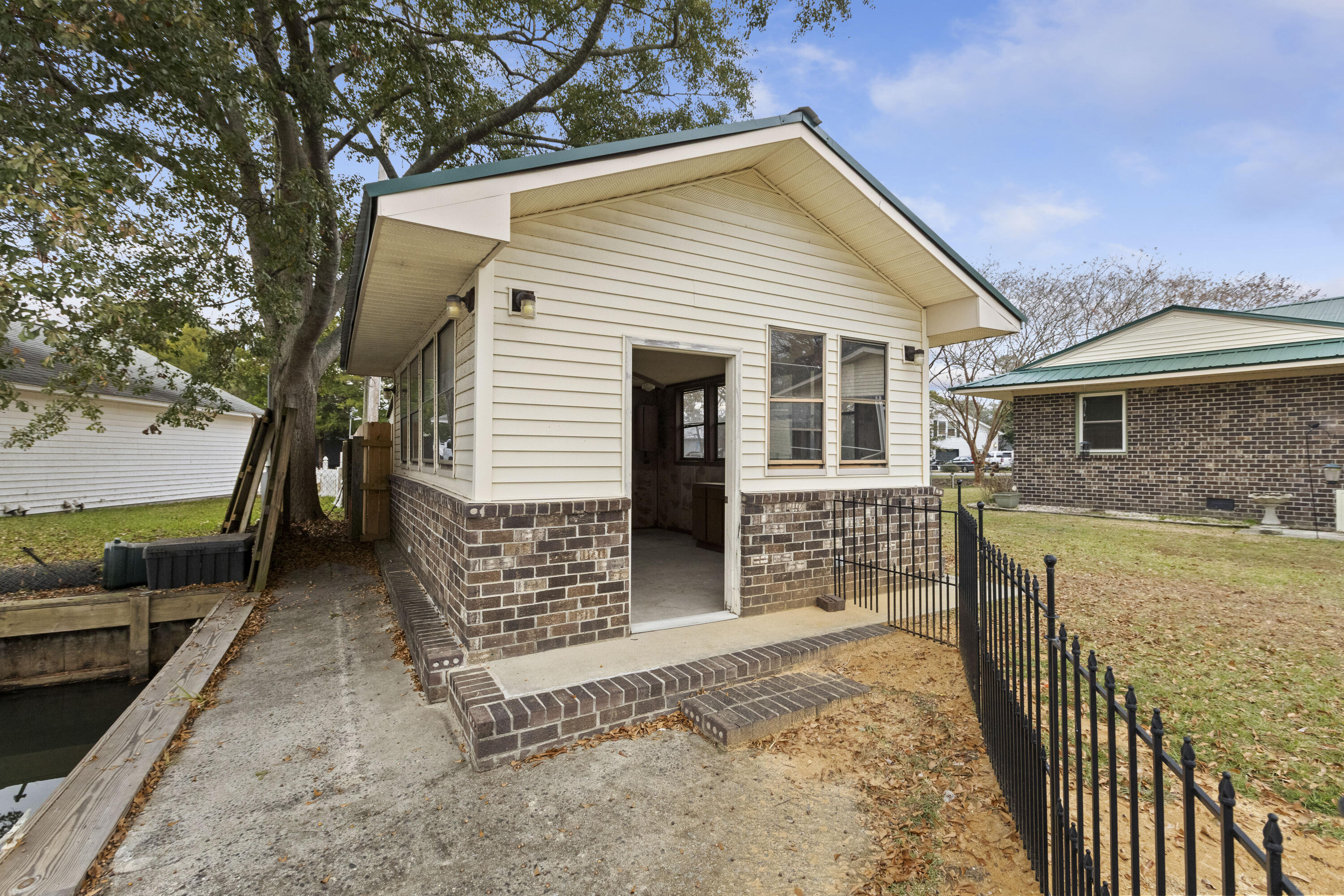 402 Chippendale Lane Bonneau, SC 29431 - Photo 50 of 62 402ChippendaleLn-CasaVerdeMediaLLC44