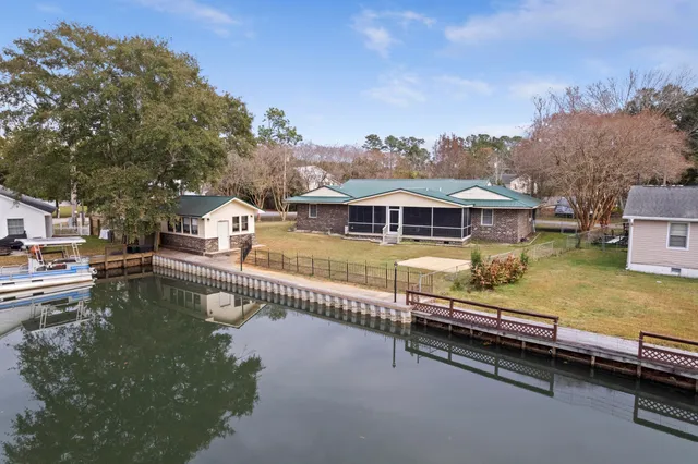 $484,900 | 402 Chippendale Lane, Bonneau, SC 29431