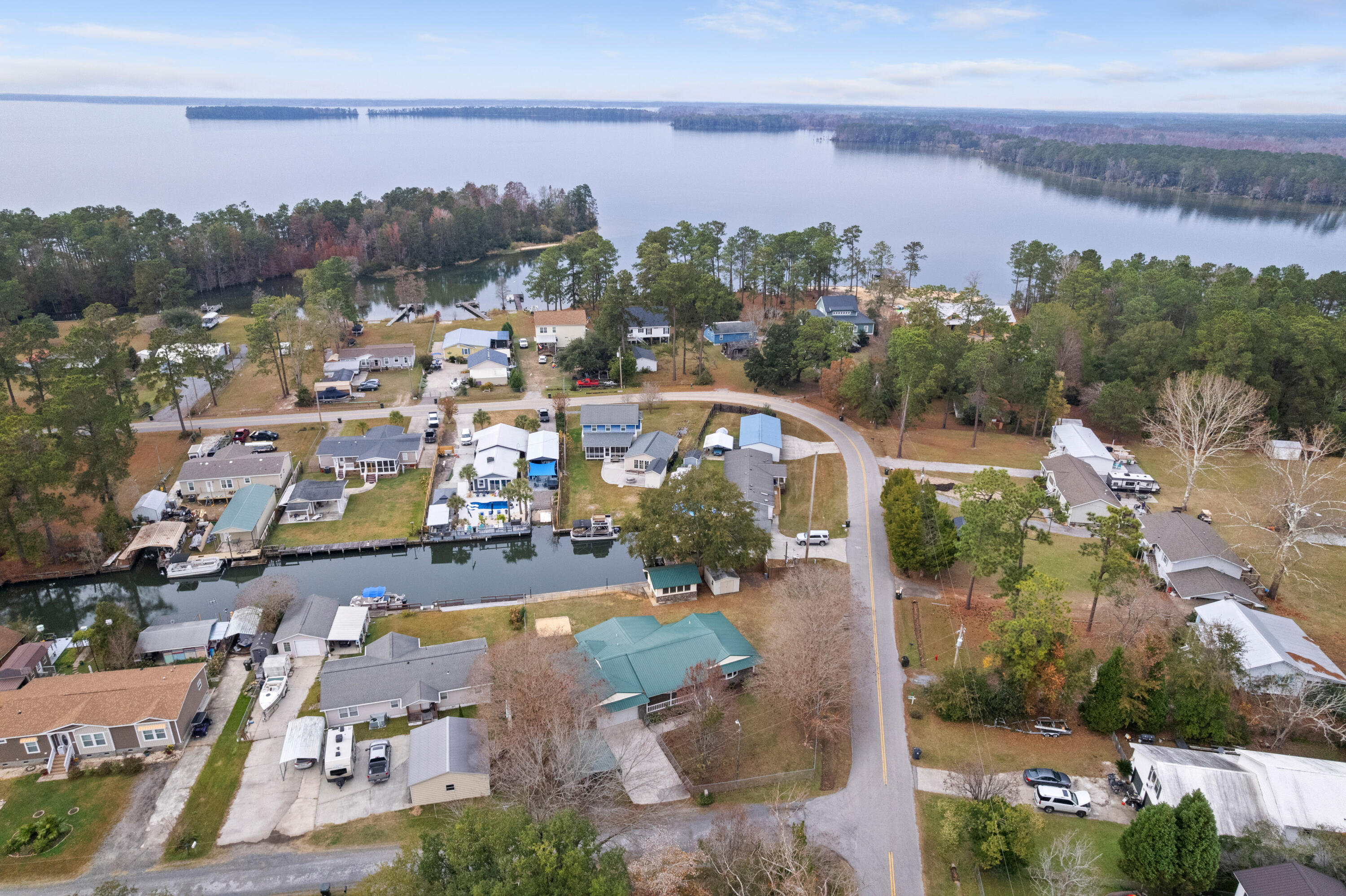 402 Chippendale Lane Bonneau, SC 29431 - Photo 55 of 62 402ChippendaleLn-CasaVerdeMediaLLC47