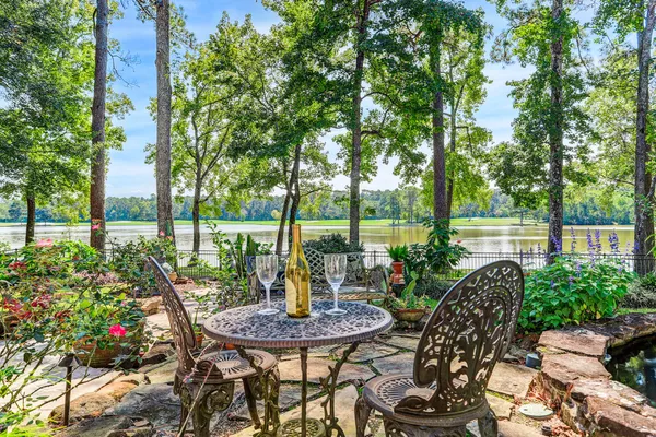 $1,299,500 | 14 Shorelake Drive, Kingwood, TX 77339