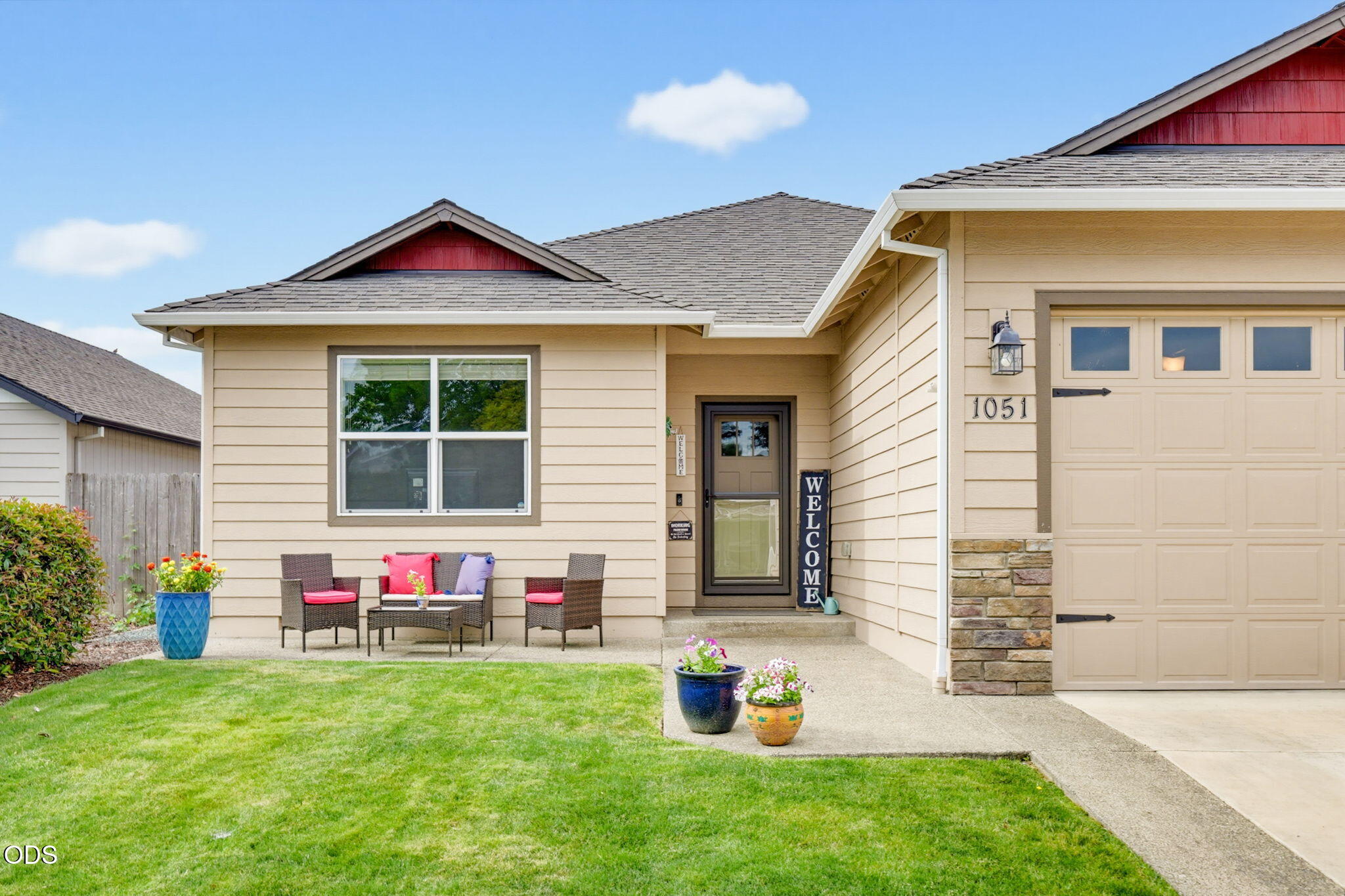 1051 Compton Way Medford, OR 97501 - Photo 2 of 29