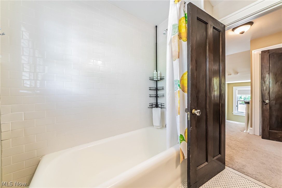 2528 Lee Road Cleveland, OH 44118 - Photo 21 of 31 Gallery Image 21