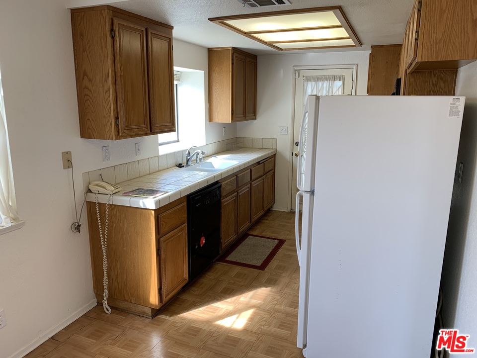 4163 Saddleback Road Palmdale, CA 93552 - Photo 5 of 19 Gallery Image 5