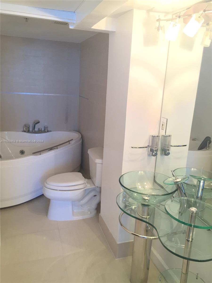 1500 Bay Road, Unit 834S Miami Beach, FL 33139 - Photo 9 of 17 Gallery Image 9