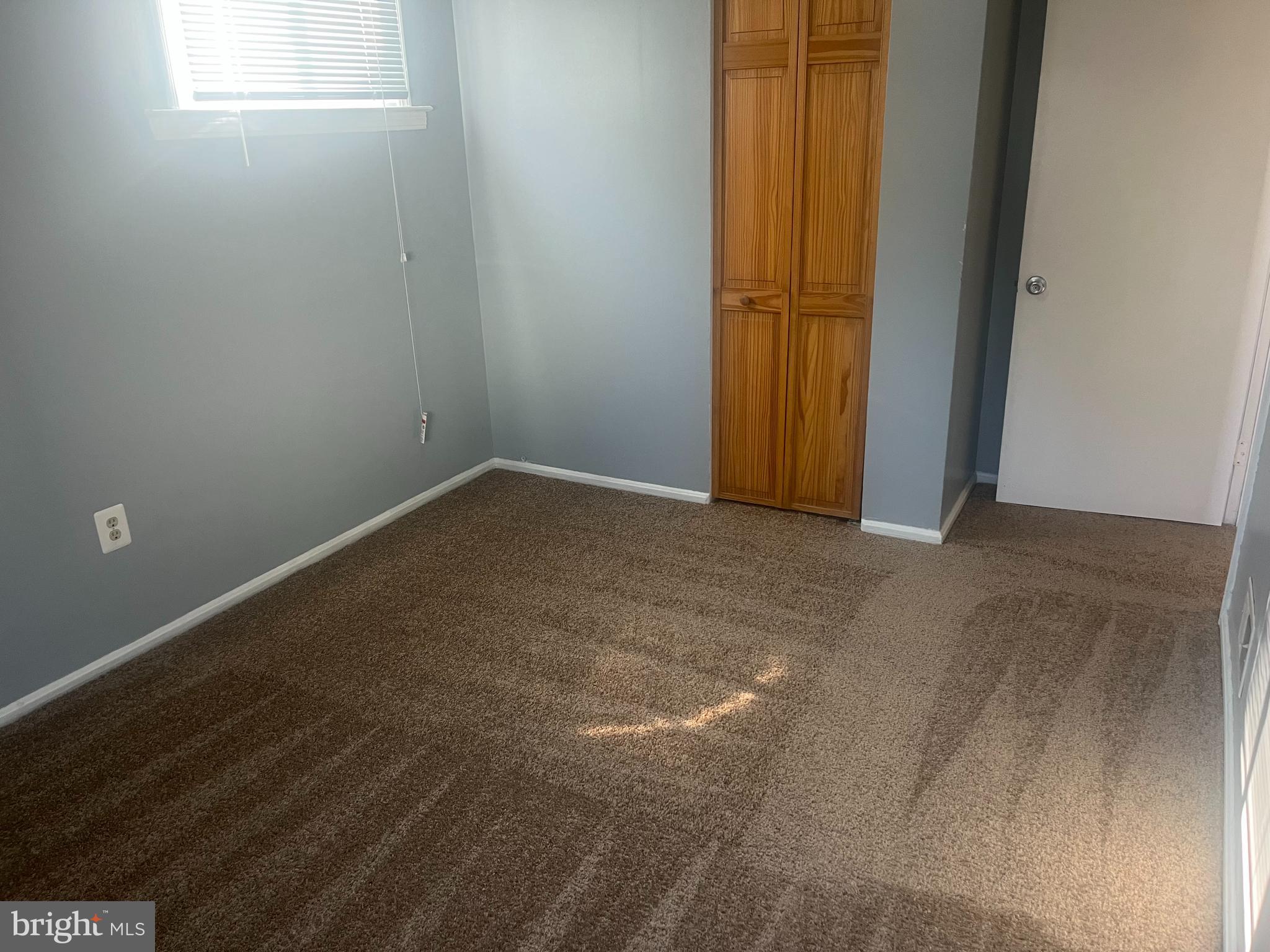 908 Homberg Avenue Baltimore, MD 21221 - Photo 11 of 31 an empty room with windows