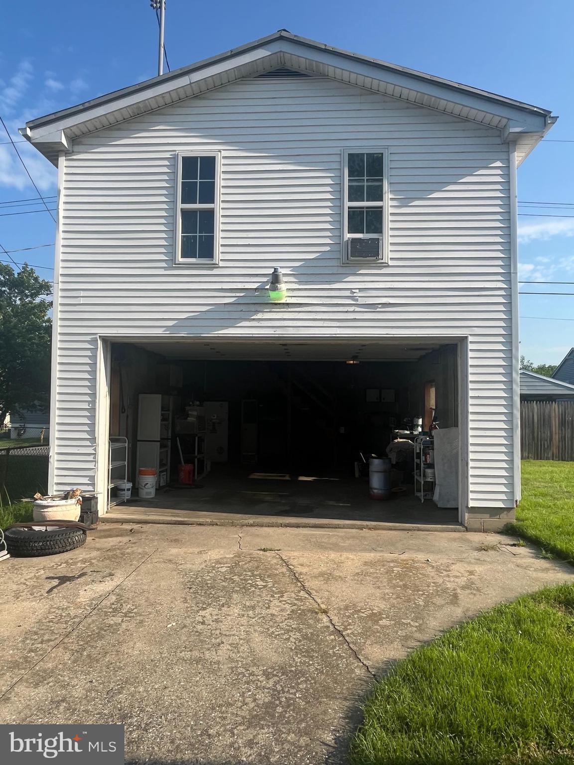 908 Homberg Avenue Baltimore, MD 21221 - Photo 5 of 31 a front view of a house
