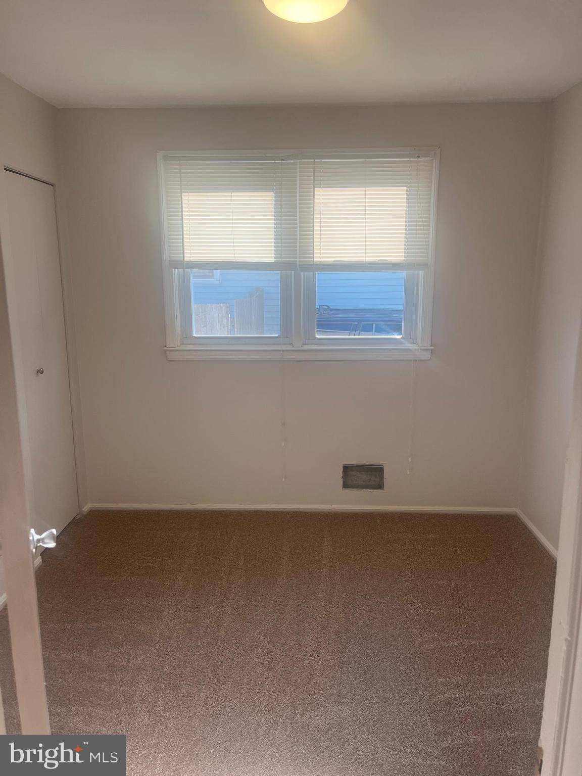 908 Homberg Avenue Baltimore, MD 21221 - Photo 10 of 31 an empty room with windows