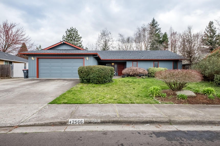 2566 Roberts Road Medford, OR 97504 - Photo 1 of 34 2566 Roberts-1