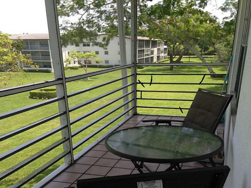 374 Mansfield I, Unit 374 Boca Raton, FL 33434 - Photo 16 of 25 Exterior Front