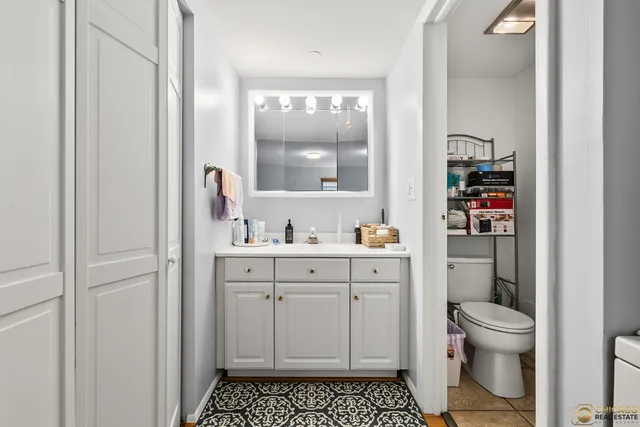 $212,500 | 1977 Kenilworth Circle, Unit D, Hoffman Estates, IL 60169