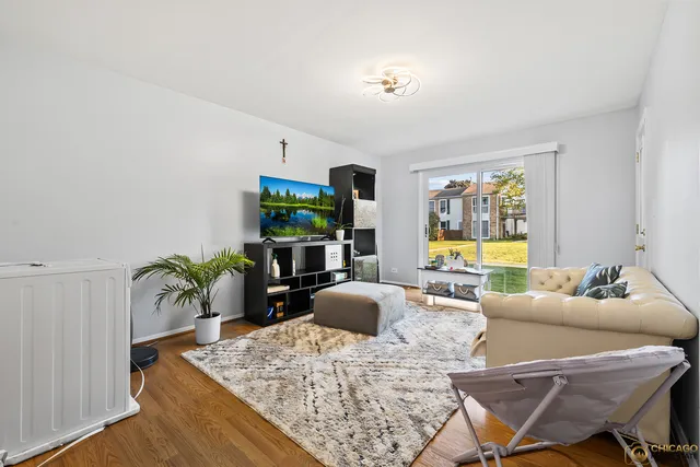 $212,500 | 1977 Kenilworth Circle, Unit D, Hoffman Estates, IL 60169