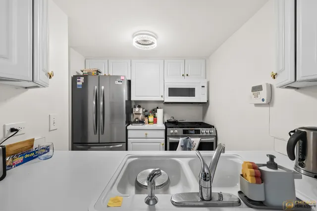 $212,500 | 1977 Kenilworth Circle, Unit D, Hoffman Estates, IL 60169