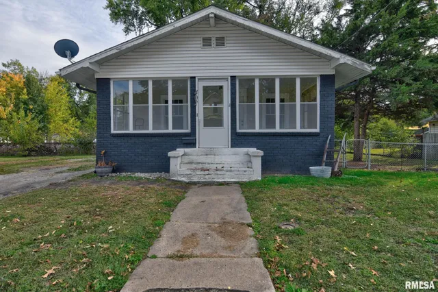 $89,900 | 402 East Adams Street, Taylorville, IL 62568